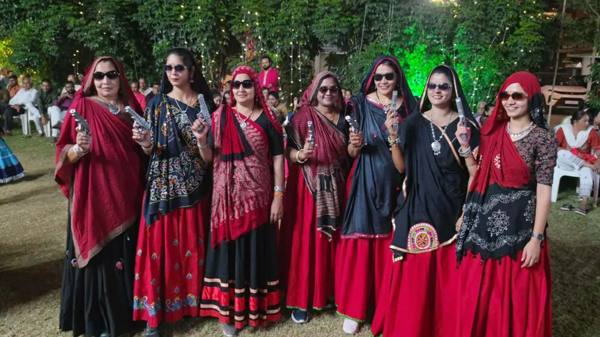નવરાત્રી રંગ: હિંમતનગરમાં અત્રિ પરિવારે યોજી અનોખી વેશભૂષા સ્પર્ધા