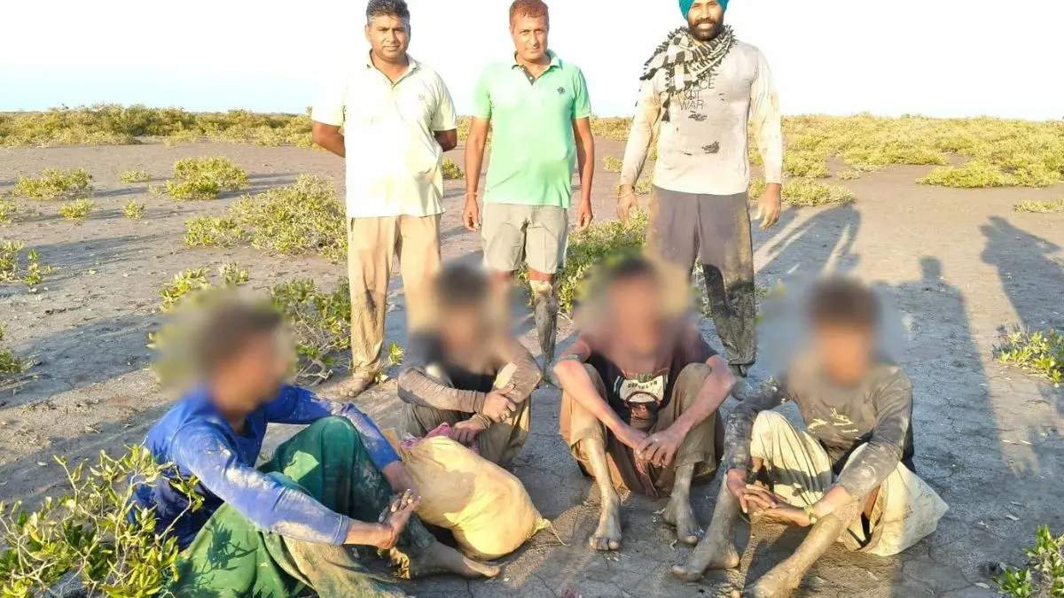 કચ્છમાંથી BSF એ 4 પાકિસ્તાની માછીમારોની ધરપકડ કરી