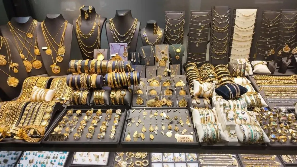 સોનાના ભાવમાં ઘટાડો, ચાંદી પણ આજે ₹3700 ઘટી, ચેક કરો 24 અને 22 કેરેટ સોનાનો નવો ભાવ