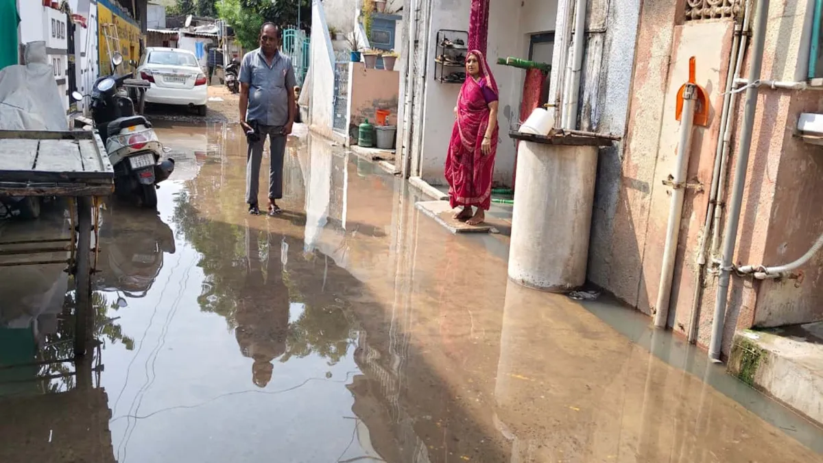 નવી ભીલડીના વોર્ડ નં. ૪માં ગટરના પાણી ભરાતાં રહીશો પરેશાન