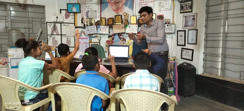 નર્મદા જિલ્લામાં માત્ર ચાર બાળકોના શિક્ષણ માટે શરૂ થયેલી ગોરા સરકારી પ્રાથમિક શાળામાં અત્યારસુધી ૨૫૦થી વધુ વિદ્યાર્થીઓએ શિક્ષણ પ્રાપ્ત કર્યું