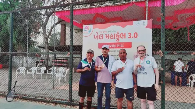 રાજ્યકક્ષાની ખેલ મહાકુંભ 3.0 લોન ટેનિસની સ્પર્ધામાં સચિવાલય જીમખાનાના ખેલાડીઓએ ગોલ્ડ અને બ્રોન્ઝ મેડલ જીતી ઉત્કૃષ્ટ પ્રદર્શન કર્યું