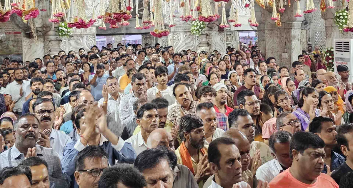 અંબાજી; માઇભકતોએ માં અંબાના ચરણોમાં શીશ નમાવી ધન્યતા અનુભવી