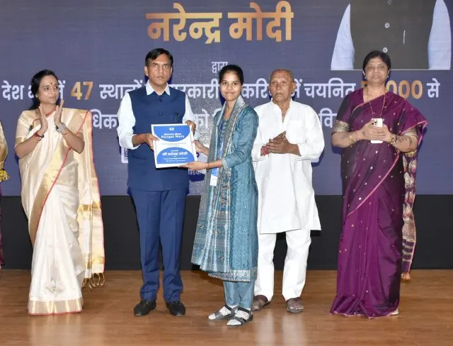 વડોદરા ખાતે કેન્દ્રીય શ્રમ અને રોજગાર અને યુવા બાબતોના મંત્રી ડૉ. મનસુખભાઇ માંડવિયાની ઉપસ્થિતિમાં 120 યુવાનોને નિમણૂક પત્રો વિતરિત કરાયા