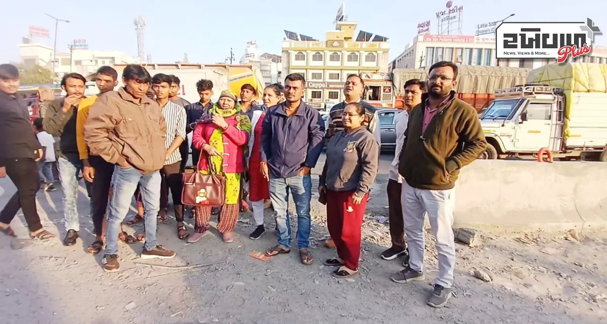 પાલનપુર-અમદાવાદ હાઇવે ઉપર આવેલી સોસાયટીના રહીશો રસ્તા મામલે આકરા પાણીએ