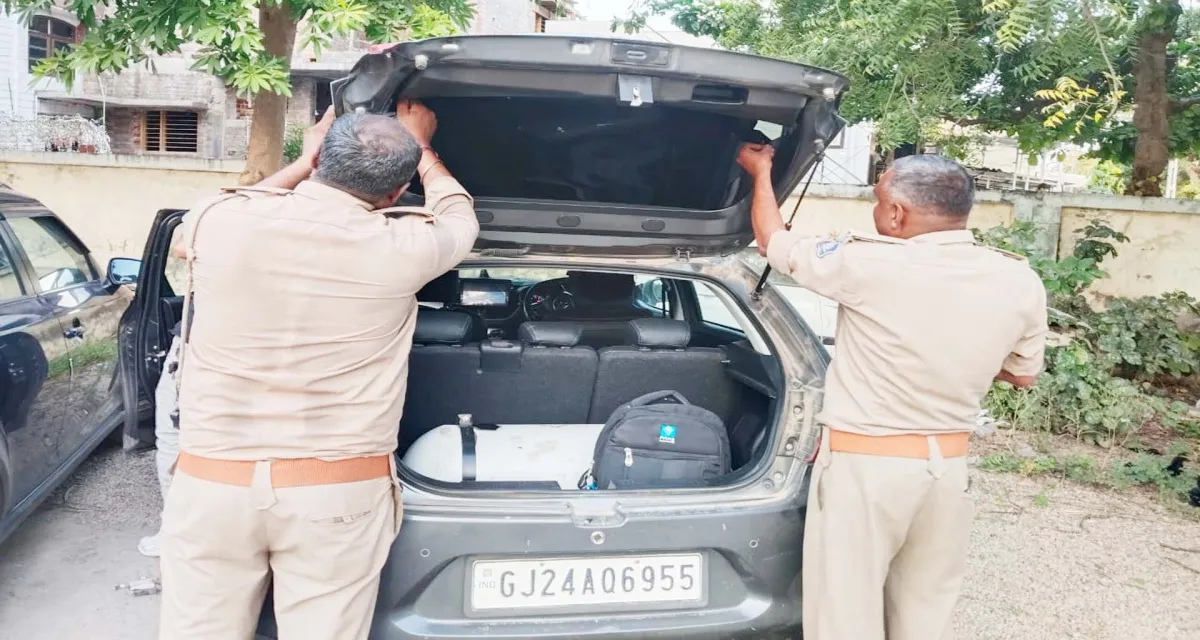 પાટણ પોલીસે કાળા કાચવાળી ગાડીઓ સામે પોલીસની કાર્યવાહી