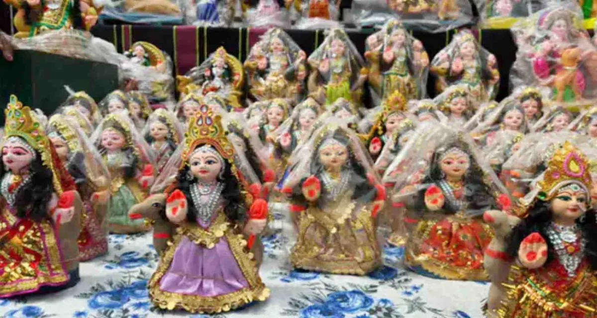 પાટણ; દશામાંની પ્રતિમા ને મંત્રોચ્ચાર સાથે સ્થાપિત કરી દશા માતાના વ્રત નો પ્રારંભ કર્યો..!