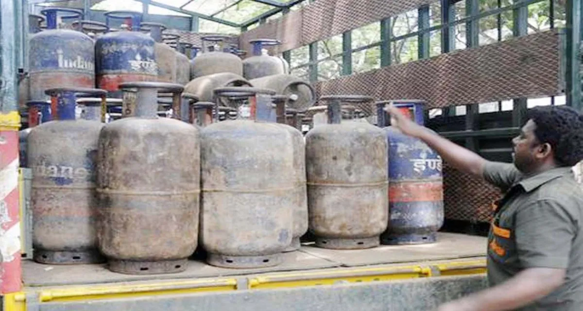 કોમર્શિયલ LPG સિલિન્ડરના ભાવમાં ₹33.50નો ઘટાડો