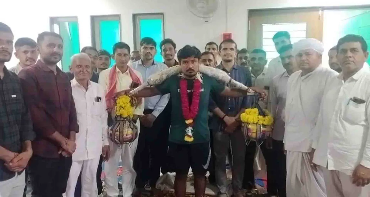 હરિદ્વારથી પગપાળા કાવડ યાત્રા, યુવાનની ઉમદા શ્રદ્ધા યાત્રા