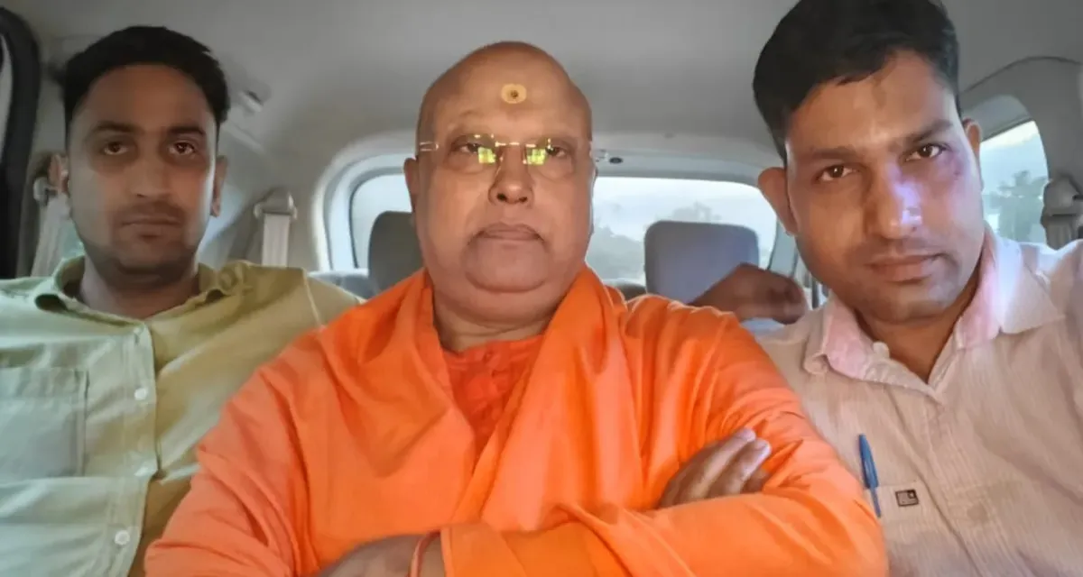બાબા ચૈતન્યનંદની આગ્રાની હોટલમાંથી ધરપકડ, વિદ્યાર્થીનીઓની છેડતીનો આરોપ