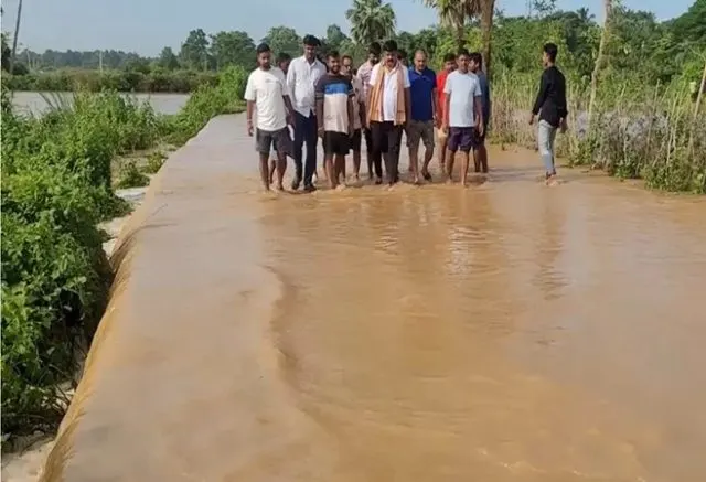 ઓડિશા: ત્રણ નદીઓમાં પૂર આવતા અનેક વિસ્તારોમાં પૂરની સ્થિતિ; સરકારે લોકોને સુરક્ષિત સ્થળોએ ખસેડ્યા