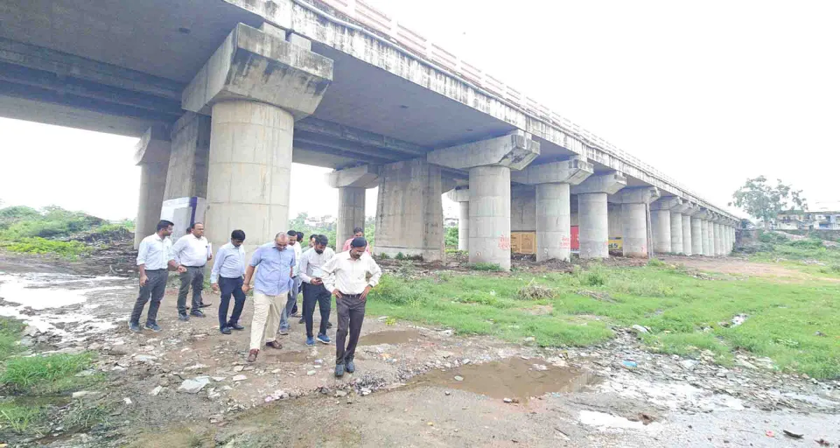 સાબરકાંઠા જિલ્લા પ્રભારી સચિવ ટી નટરાજન ને હાથમતી પુલનું સ્થળ નિરીક્ષણ કર્યું