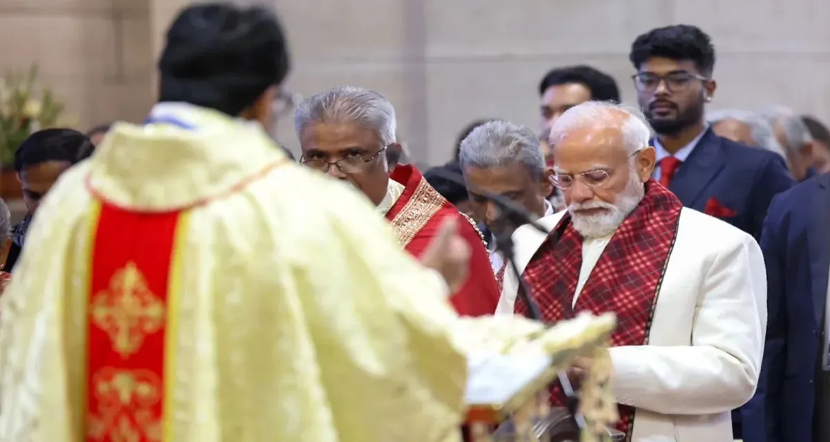 નાતાલના દિવસે પ્રધાનમંત્રી મોદી કેથેડ્રલ ચર્ચની મુલાકાતે, ઈસુ ખ્રિસ્તની પ્રતિમા સમક્ષ હાથ જોડ્યા