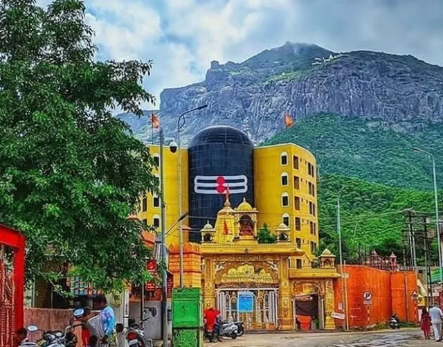 જુનાગઢ ભવનાથ મંદિરમાં પ્રથમવાર સરકારનું શાસન લાગુ થયુ; મહંત હરિગીરીની મુદ્દત પૂર્ણ થતા વહીવટદારની નિમણૂક કરાઈ