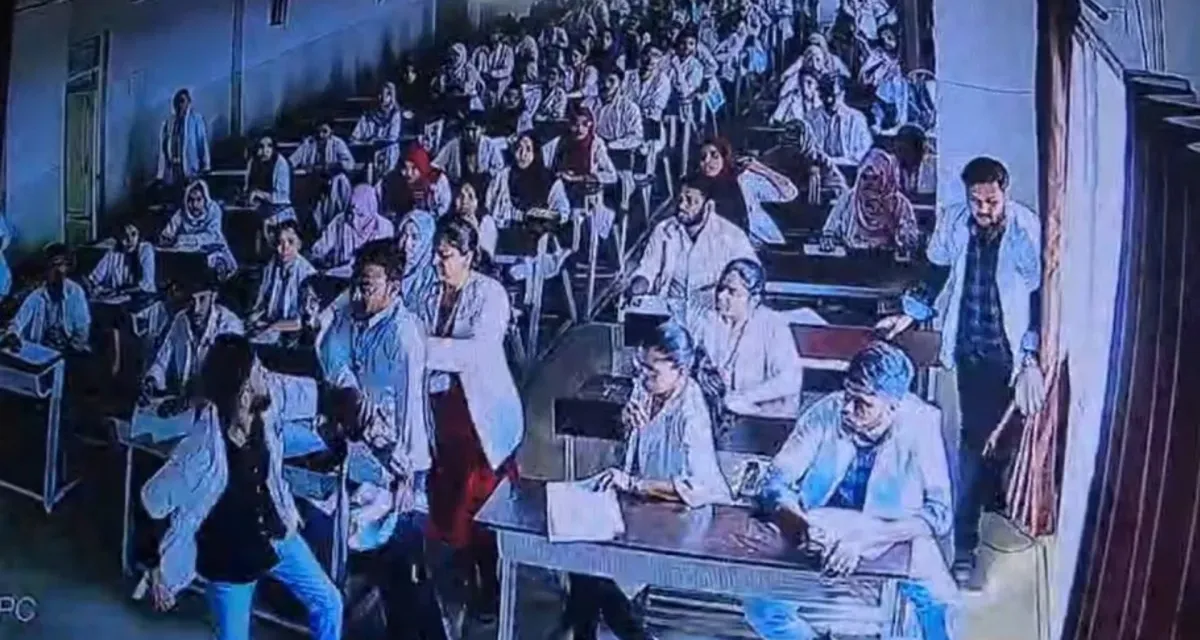 પરીક્ષામાં ચોરી કરતા રોકવા પર વિદ્યાર્થીએ નિરીક્ષકને માર માર્યો