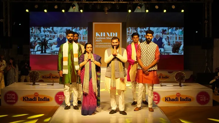 વડોદરામાં સયાજીગંજ વિસ્તારમાં પારસી અગિયારી ગ્રાઉન્ડ ખાતે ઝોનલ કક્ષાના ખાદી પ્રદર્શનનું ભવ્ય ઉદ્ઘાટન કરવામાં આવ્યું
