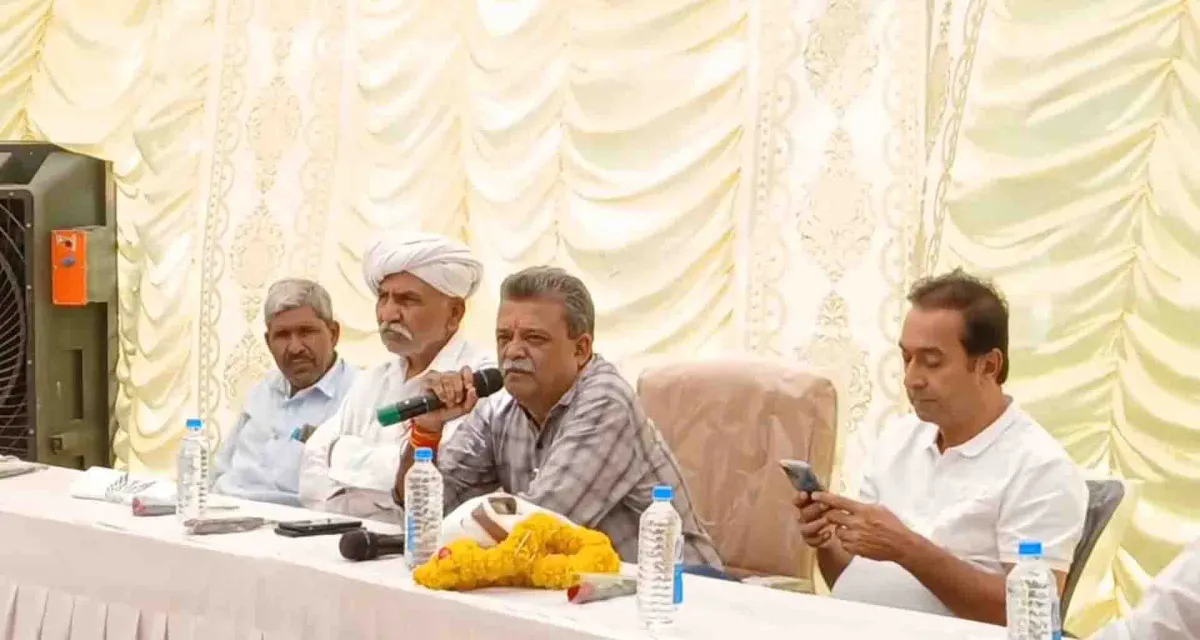 પાલનપુરના મોરીયાથી એંગોલા જતા કાચા માર્ગને પાકો રોડ બનાવવાની માંગ કરાઈ