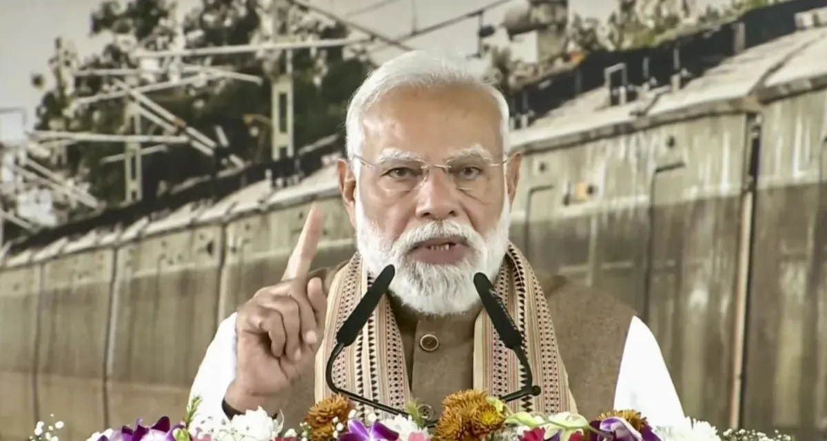 NCERT પુસ્તક વિવાદ પર પીએમ મોદી ગુસ્સે, કહ્યું, 'આપણે બાળકોને શું શીખવવામાં આવી રહ્યું છે તેના પર ધ્યાન આપવું જોઈએ'