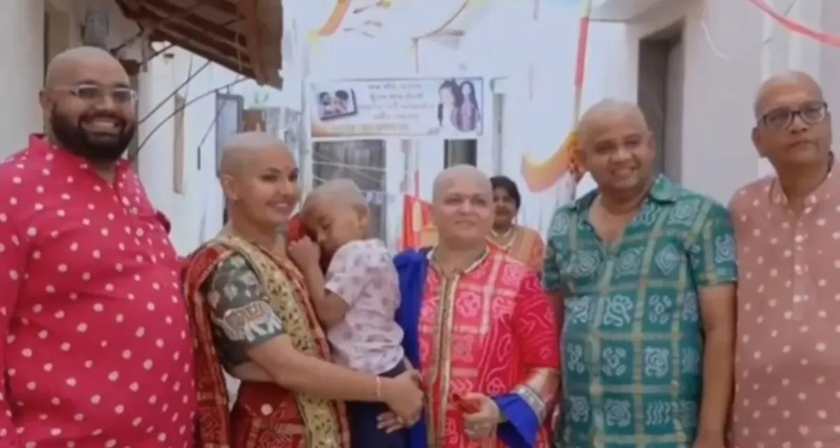 બાળકના મુંડન સમારોહ માટે આખા પરિવારે પોતાના માથા મુંડ્યા