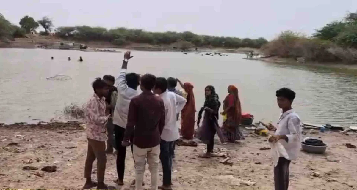 શંખેશ્વરના લોલાડા ગામના તળાવમાં નાહવા પડેલી નાયક પરિવારની બે માસુમ બાળકી ડુબી