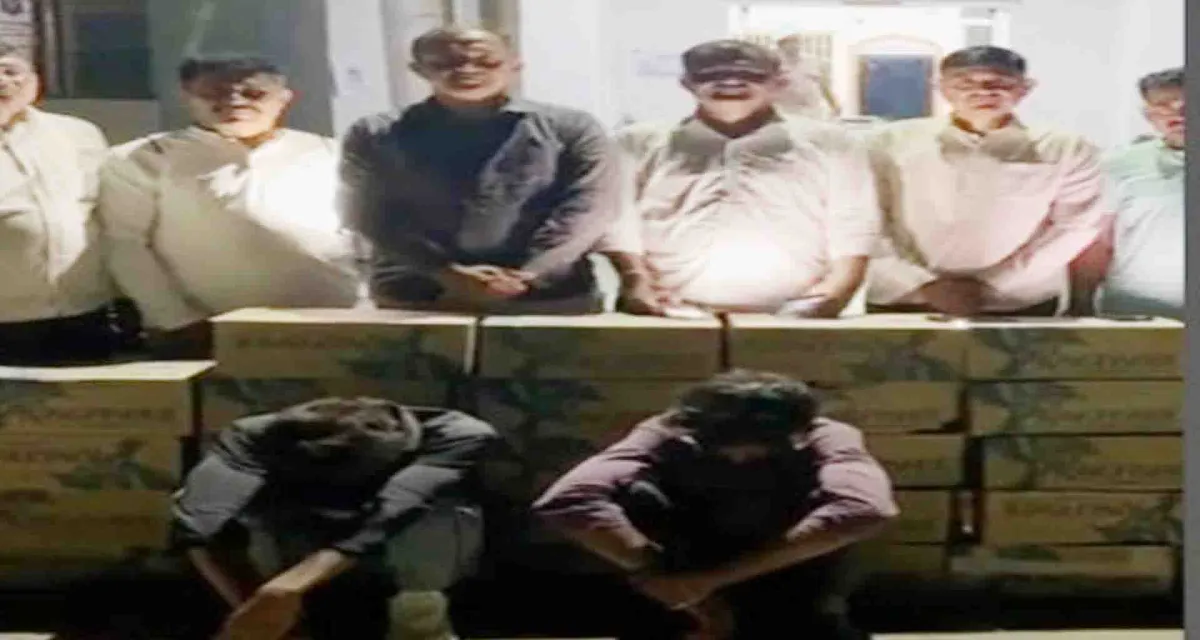 થરાદમાં વિદેશી દારૂ સાથે બે આરોપી ઝડપાયા : બે ફરાર