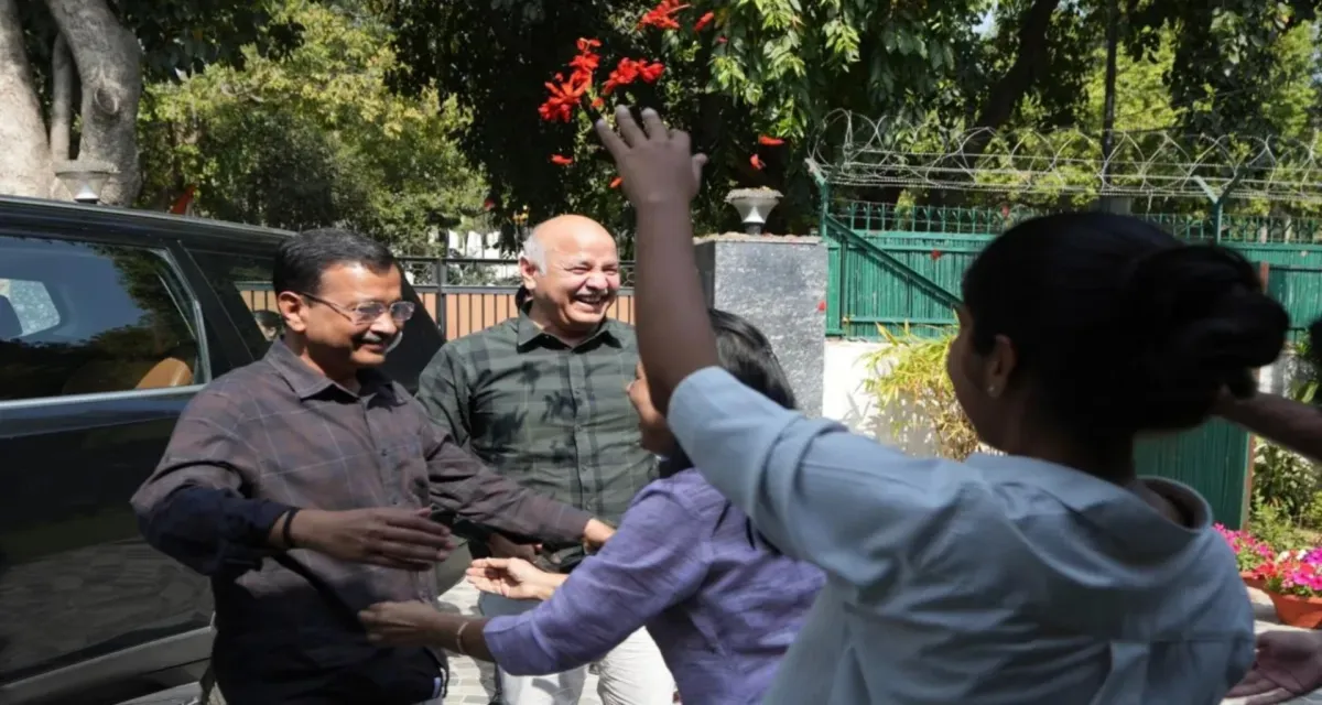દિલ્હી દારૂ નીતિ કેસ: જેલમાં ગયા, મજાક ઉડાવી, અને હવે કેજરીવાલ અને સિસોદિયા નિર્દોષ છૂટ્યા