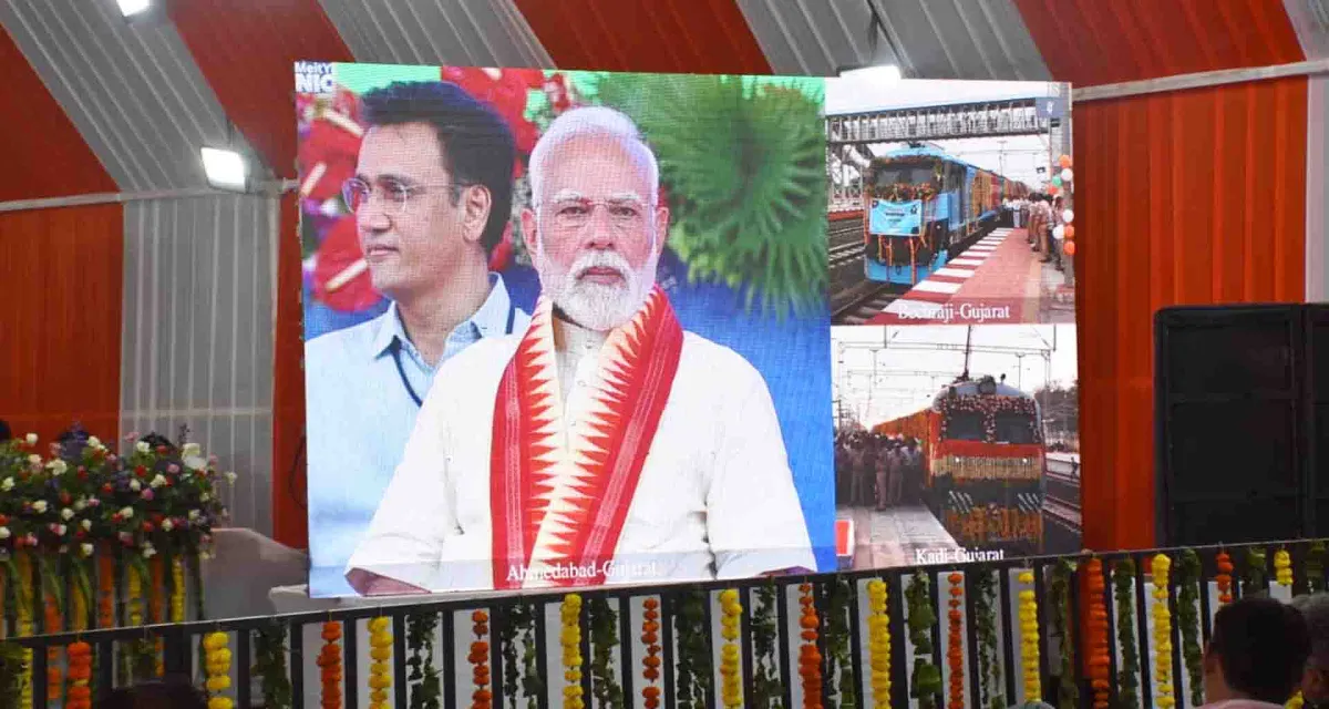 મહેસાણા જિલ્લાના કડીમાં પ્રધાનમંત્રીએ રેલ સેવાને લીલી ઝંડી બતાવી શુભારંભ કર્યો