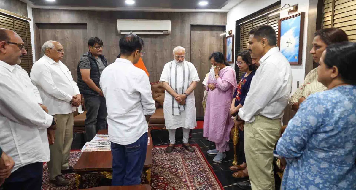 પીએમ મોદીએ વિજયભાઈ રૂપાણીના પરિવારજનોને મળી સાંત્વના પાઠવી