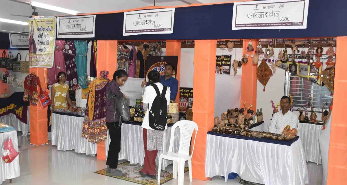 આકાંક્ષા હાટ: ‘વોકલ ફોર લોકલ’ અંતર્ગત સ્થાનિક હુન્નર અને ઉત્પાદનોનું ભવ્ય પ્રદર્શન પાલનપુરમાં શરૂ કરાયું