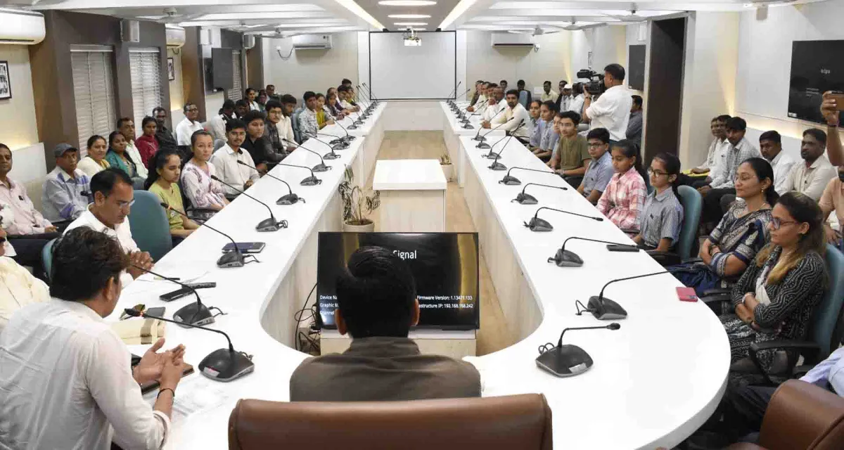બનાસકાંઠાના તેજસ્વી વિદ્યાર્થીઓનું કલેક્ટર મિહિર પટેલ દ્વારા સન્માન કરાયું