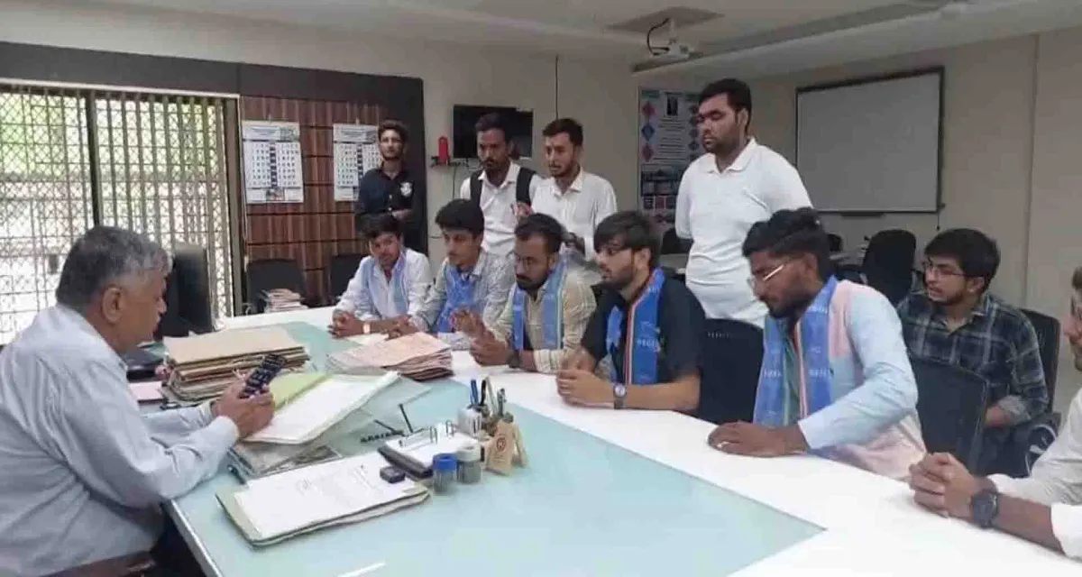 Msc સેમ 4 નું પરિણામ જાહેર કરવાની માંગ સાથે એનએસયુઆઈ કાર્યકરોએ હંગામો મચાવ્યો