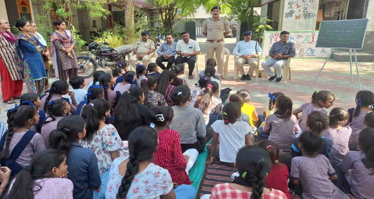 ચાણસ્મા કન્યા શાળાની વિદ્યાર્થીનીઓને પોલીસના નવા કાયદાઓથી વાકેફ કરાઈ