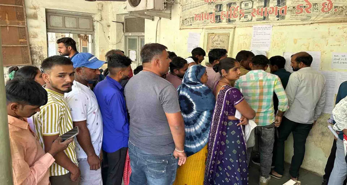 પાટણ પાલિકાની જન્મ મરણ શાખામાં સવૅર ડાઉન રહેવાના કારણે અરજદારો ની મુશ્કેલીઓ વધી