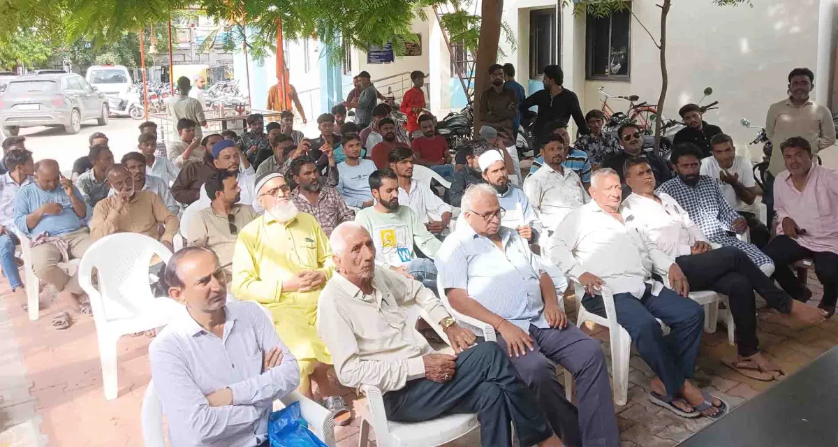 ડીસા ખાતે મોહરમ પર્વ નિમિતે દક્ષિણ પોલીસ મથકે શાંતિ સમિતિની મિટીંગ યોજાઈ