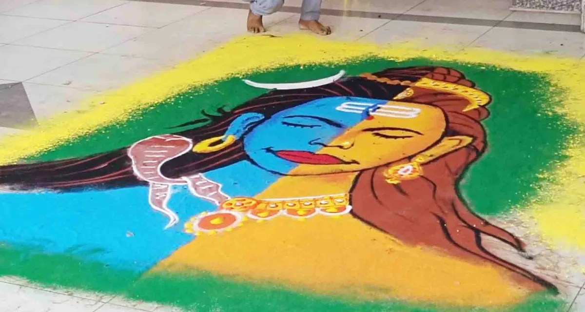 કલાકારની અનોખી શિવભક્તિ; શ્રાવણ મહિનામાં શિવજીની રંગોળી