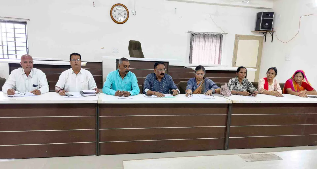 દિવાળી પહેલાં શહેરને રખડતા ઢોરથી મુક્ત કરવા ઢેકો અપાશે : કારોબારી ચેરમેન
