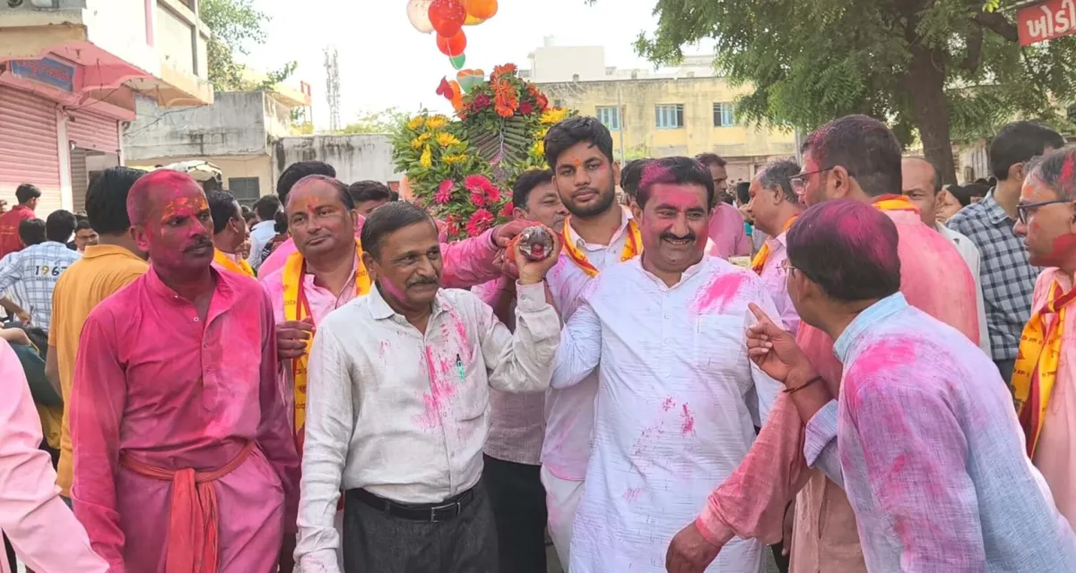 ડીસામાં જલઝીલણી એકાદશી અને ગણેશ વિસર્જનની વિશાળ શોભાયાત્રા નીકળી