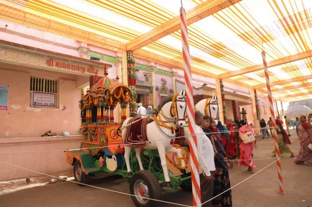 ગુજરાતમાં પોરબંદરના માધવપુર ખાતે આગામી 6 થી 9 અપ્રિલ 2025 સુધી યોજાશે માધવપુર ઘેડ મેળો અને ૧૦ એપ્તીલ ના રોજ દ્વારકા ખાતે રૂકમિણીજી અને ભગવાન શ્રીકૃષ્ણનું ભવ્ય સ્વાગત થશે