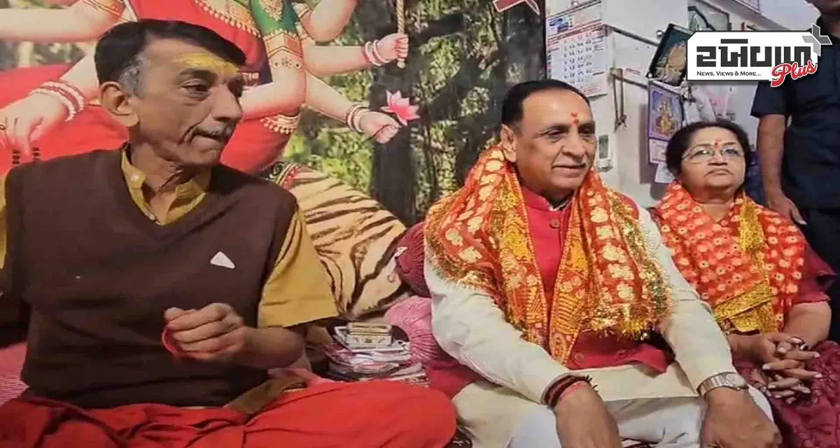 યાત્રાધામ અંબાજી ખાતે પૂર્વ CM વિજય રૂપાણી એ કર્યા માં અંબાના દર્શન
