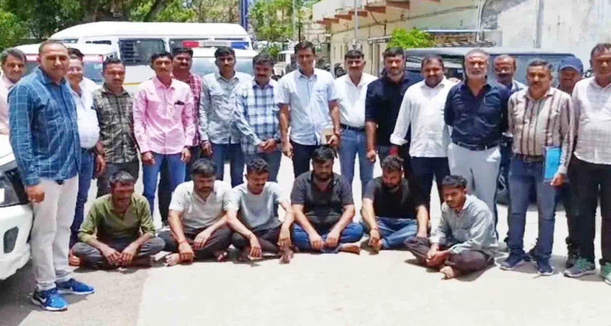 જામનગરમાં એલસીબી એ નકલી દારૂ બનાવતી ફેક્ટરી ઝડપી; 7 લાખનો મુદ્દામાલ કબ્જે
