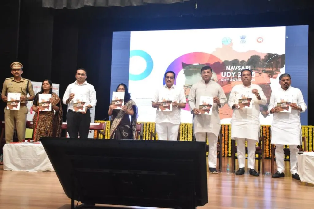 જળશક્તિ મંત્રીશ્રી સી.આર. પાટિલના અધ્યક્ષસ્થાને નિર્મળ ગુજરાત 2.0 અને જળ વ્યવસ્થાપન માટે જનજાગૃતિ અભિયાન – “Catch the Rain” અંગે સરપંચશ્રીઓનો વિશેષ વર્કશોપ યોજાયો