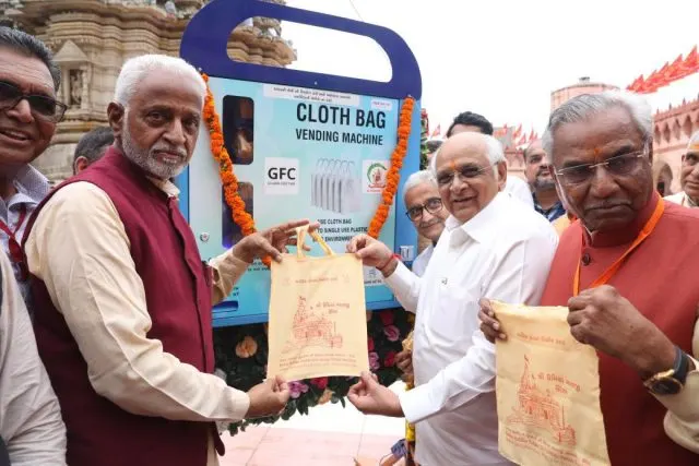 મુખ્યમંત્રીશ્રીના હસ્તે આ વર્ષે વિશ્વ પર્યાવરણ દિવસે ૨૬૦ કાપડની બેગના નવા વેન્ડીંગ મશીનનું લોકાર્પણ કરાયું