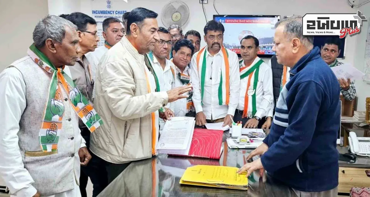 મહેસાણા જિલ્લા કોંગ્રેસ સમિતિ દ્વારા કલેકટર કચેરીનું સ્થળ ન બદલવા તેમજ દબાણ હટાવવા માટે આવેદન