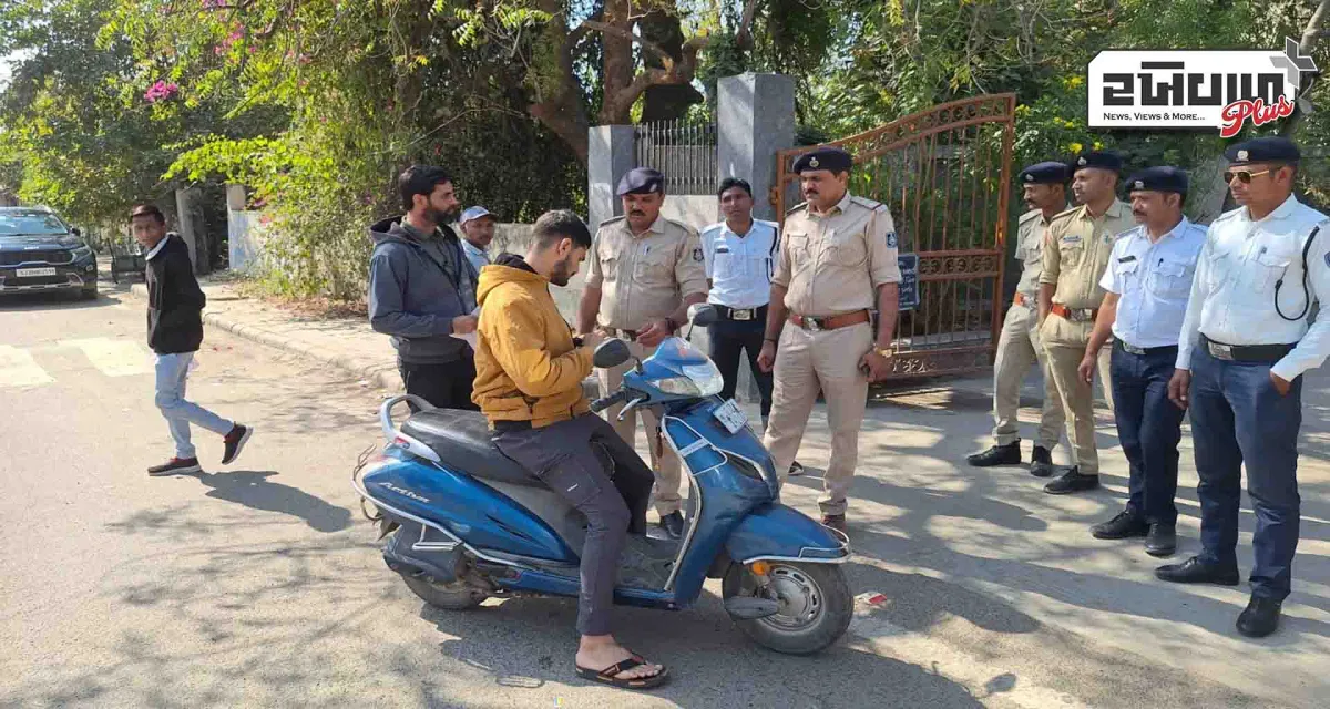 હેલ્મેટના નિયમોનું પાલન કરી બીજા નાગરિકો માટે "રોલ મોડલ"નું ઉત્તમ ઉદાહરણ પુરૂ પાડતી પાટણ પોલીસ