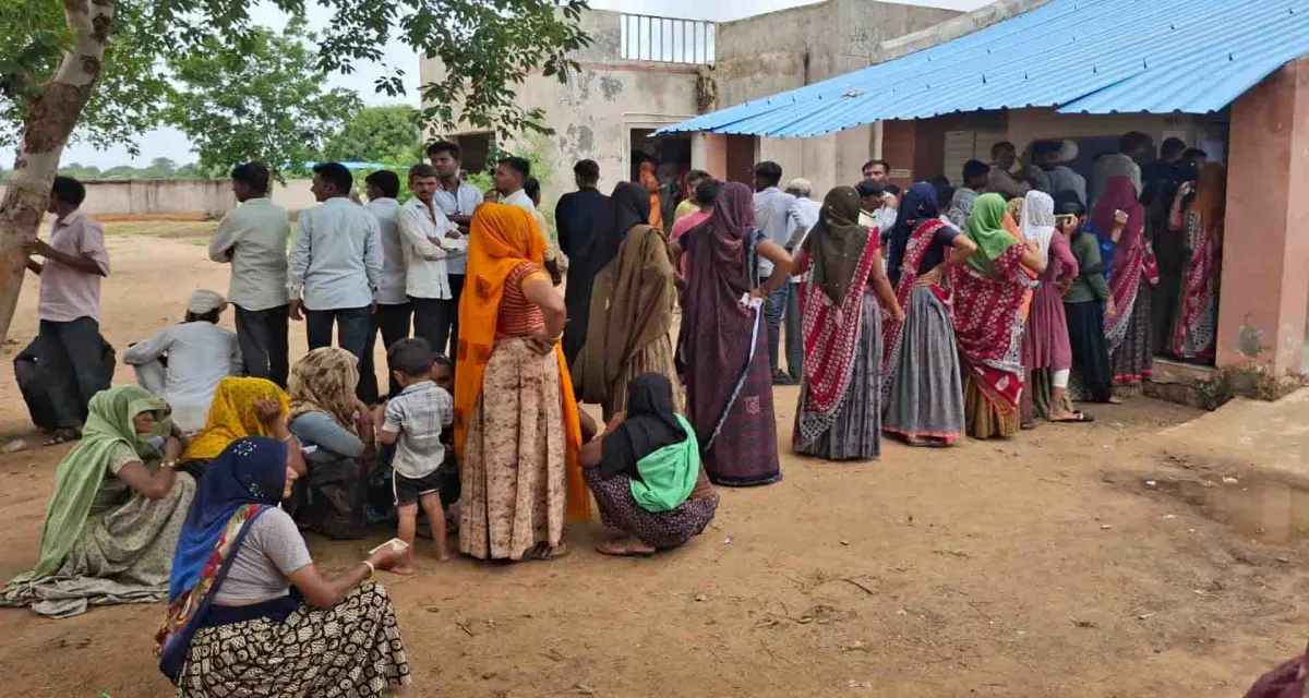 ગ્રામ પંચાયતની સામાન્ય ચૂંટણીમાં ડીસા મતદારોમાં ભારે ઉત્સાહ જોવા મળ્યો