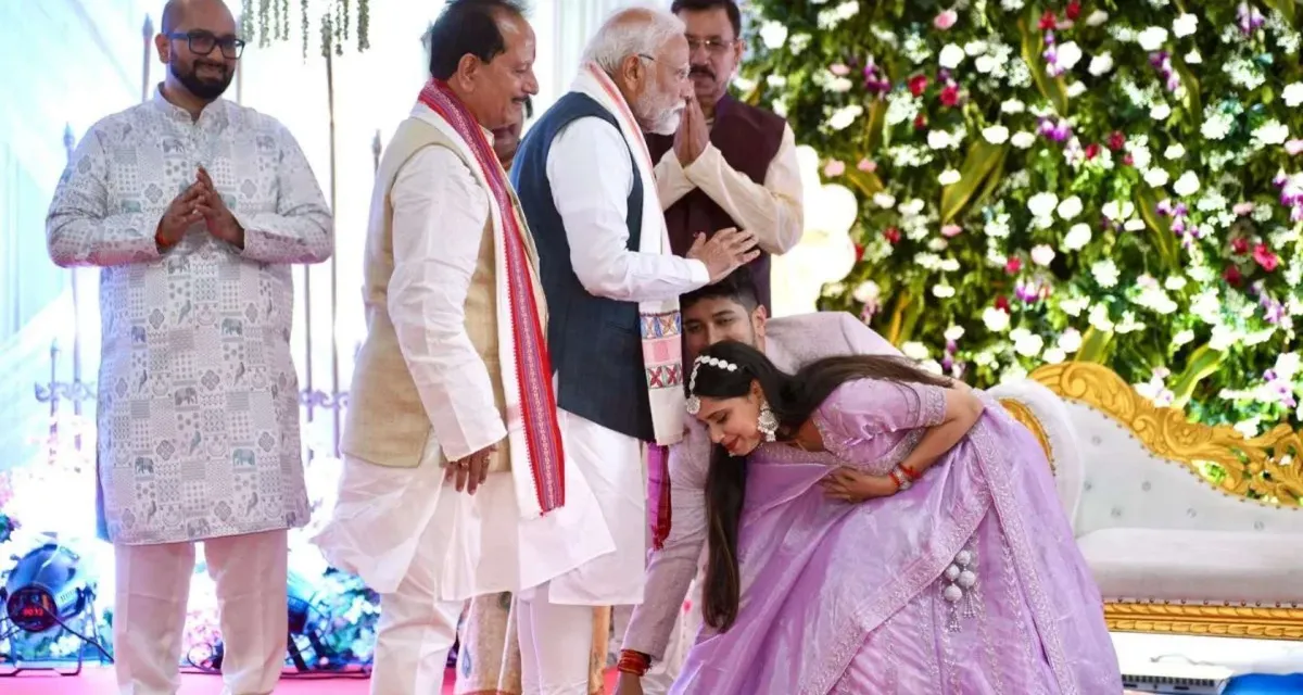 પીએમ મોદીએ અચાનક પટનામાં પોતાનો પ્લાન બદલ્યો, રાજભવન પહેલા વિજય સિંહાના પુત્રની સગાઈમાં પહોંચ્યા