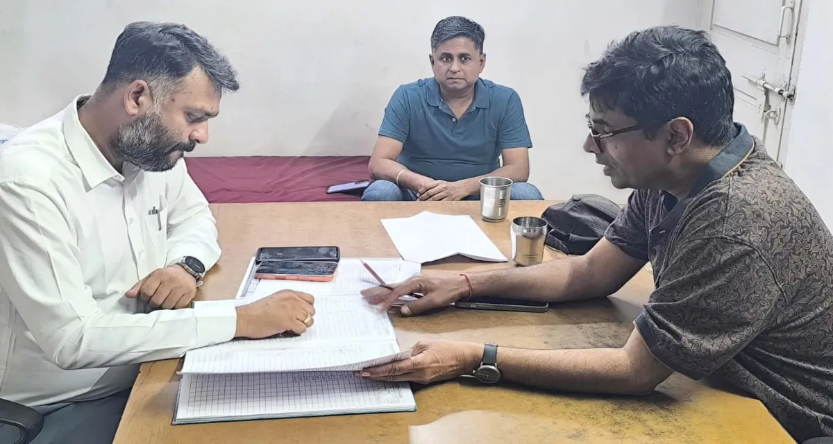 ઊંઝા મામલતદારની રાહુલ ગેસ એજન્સીની ઓચિંતી મુલાકાત: સંચાલકો સાથે સુરક્ષા અને વિતરણ અંગે સમીક્ષા