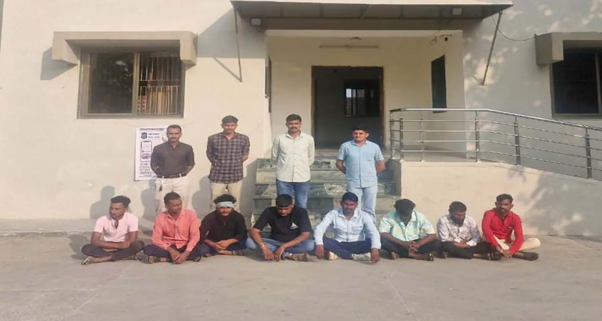મહેસાણાના વડનગરમાં જુગાર રમતા ૮ શખ્સોને મુદ્દામાલ સાથે પોલીસે ઝડપ્યા