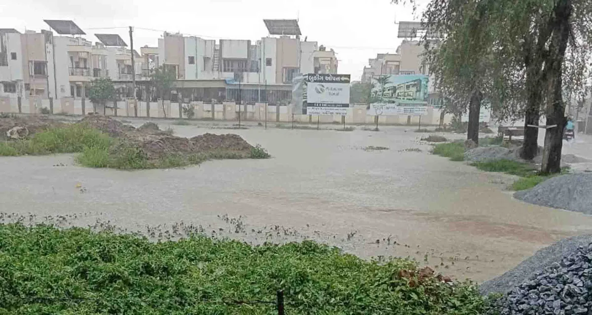 મહેસાણામાં ખખડધજ રોડ અને ગટરની સમસ્યાથી ત્રસ્ત શહેરીજનોને ક્યારે છુટકારો આપશે મનપા