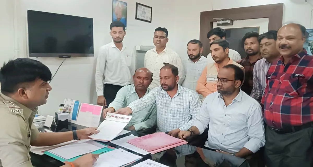 જુનાડીસાની બનાસ નદીમાં ગેરકાયદે રેત ખનન મુદ્દે ઉગ્ર રજૂઆત